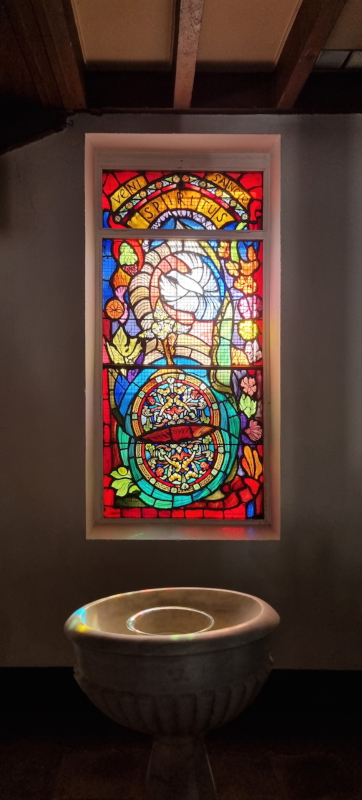 Stained glass windows by Charles Carrère for the church of Saint Léon de Marracq in Bayonne. this leaded stained glass he used pieces of another stained glass window. In a way it is recycling before fashion